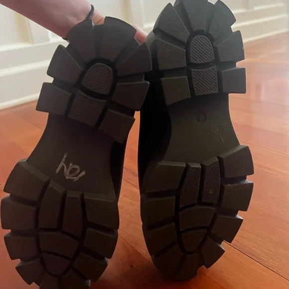 JEFFREY CAMPBELL Lugged Chelsea Rain Boots -
Size 7 - Picture 8 of 8